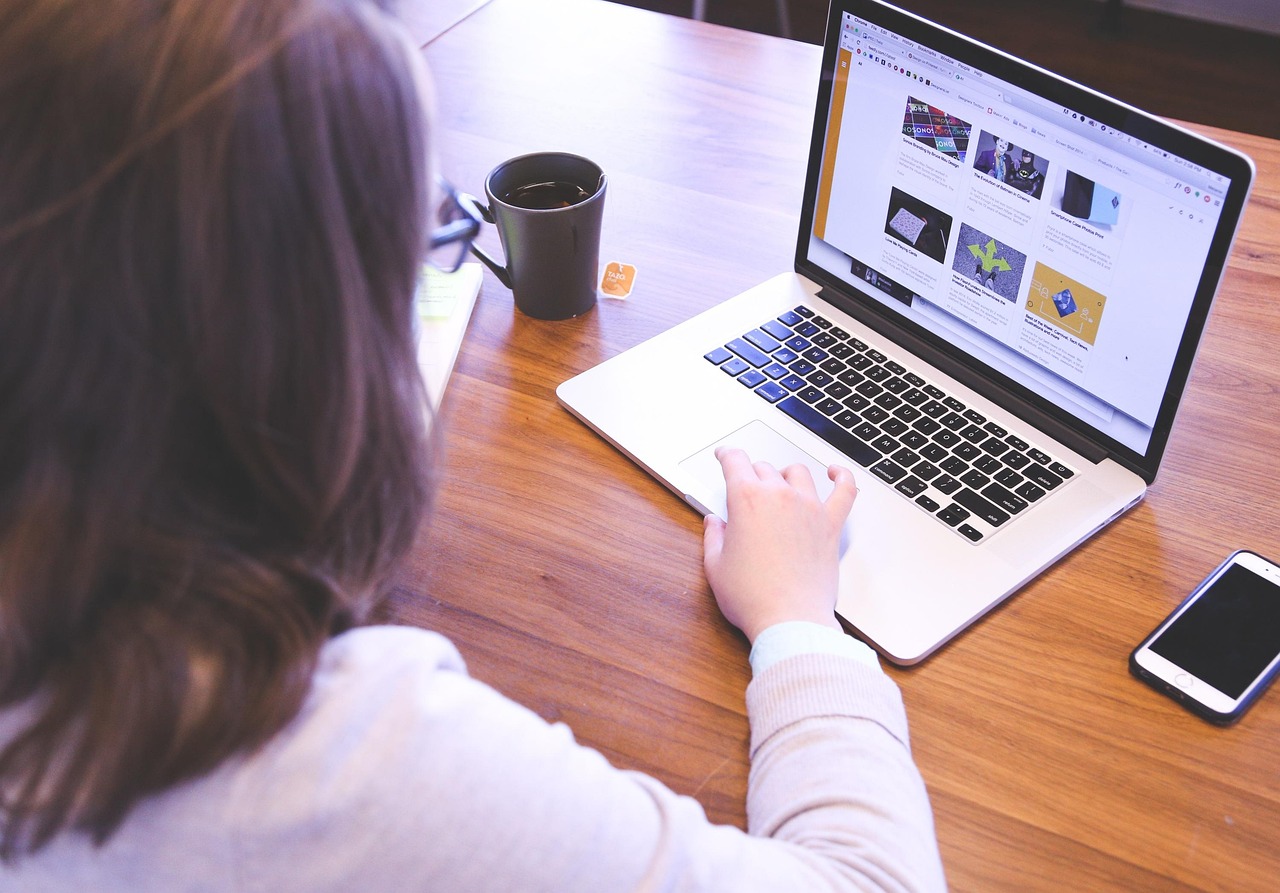An illustration comparing building a website on Wix yourself versus hiring a web designer for a New Zealand small business
